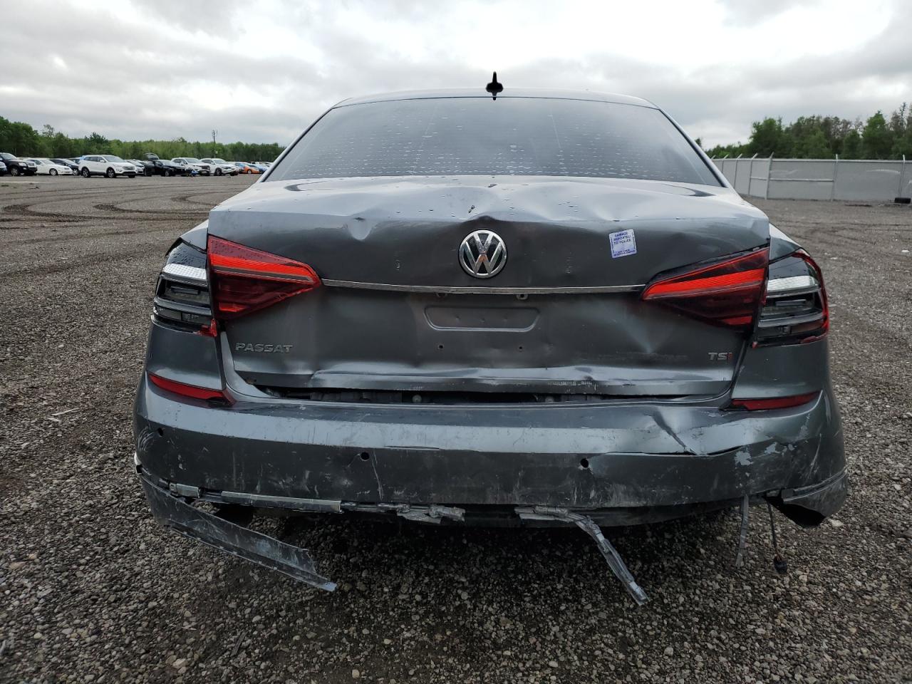 1VWBA7A3XJC024455 2018 Volkswagen Passat Se