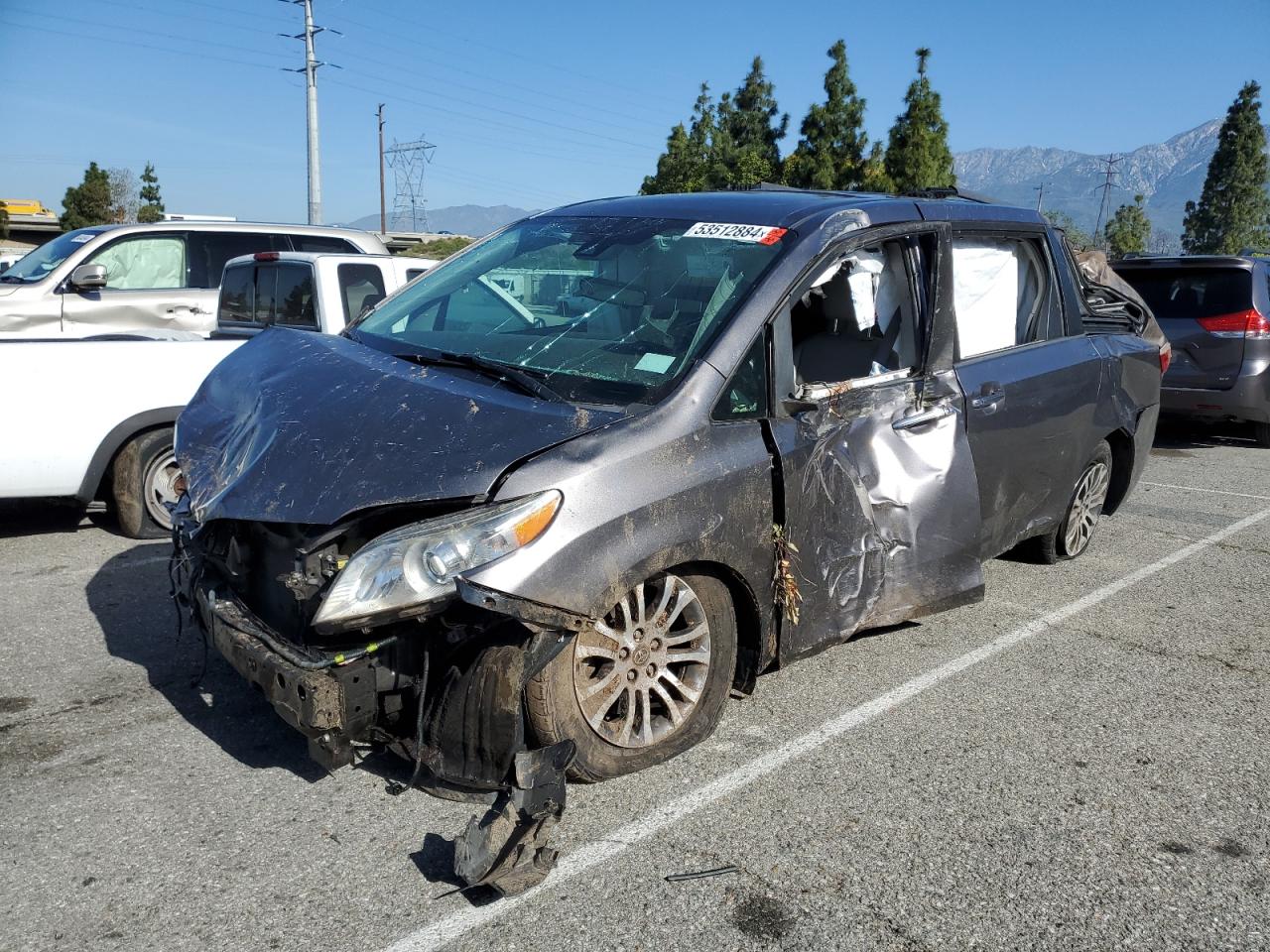 5TDYZ3DC0KS984071 2019 Toyota Sienna Xle