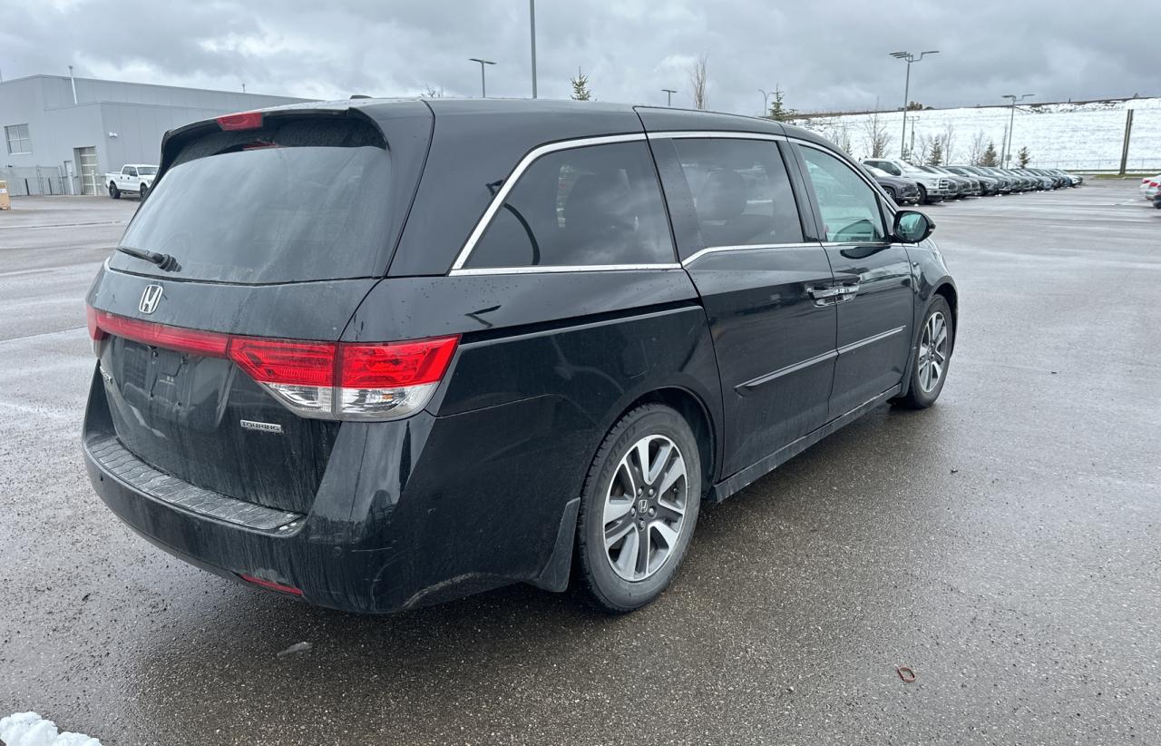 2015 Honda Odyssey Touring vin: 5FNRL5H94FB502910