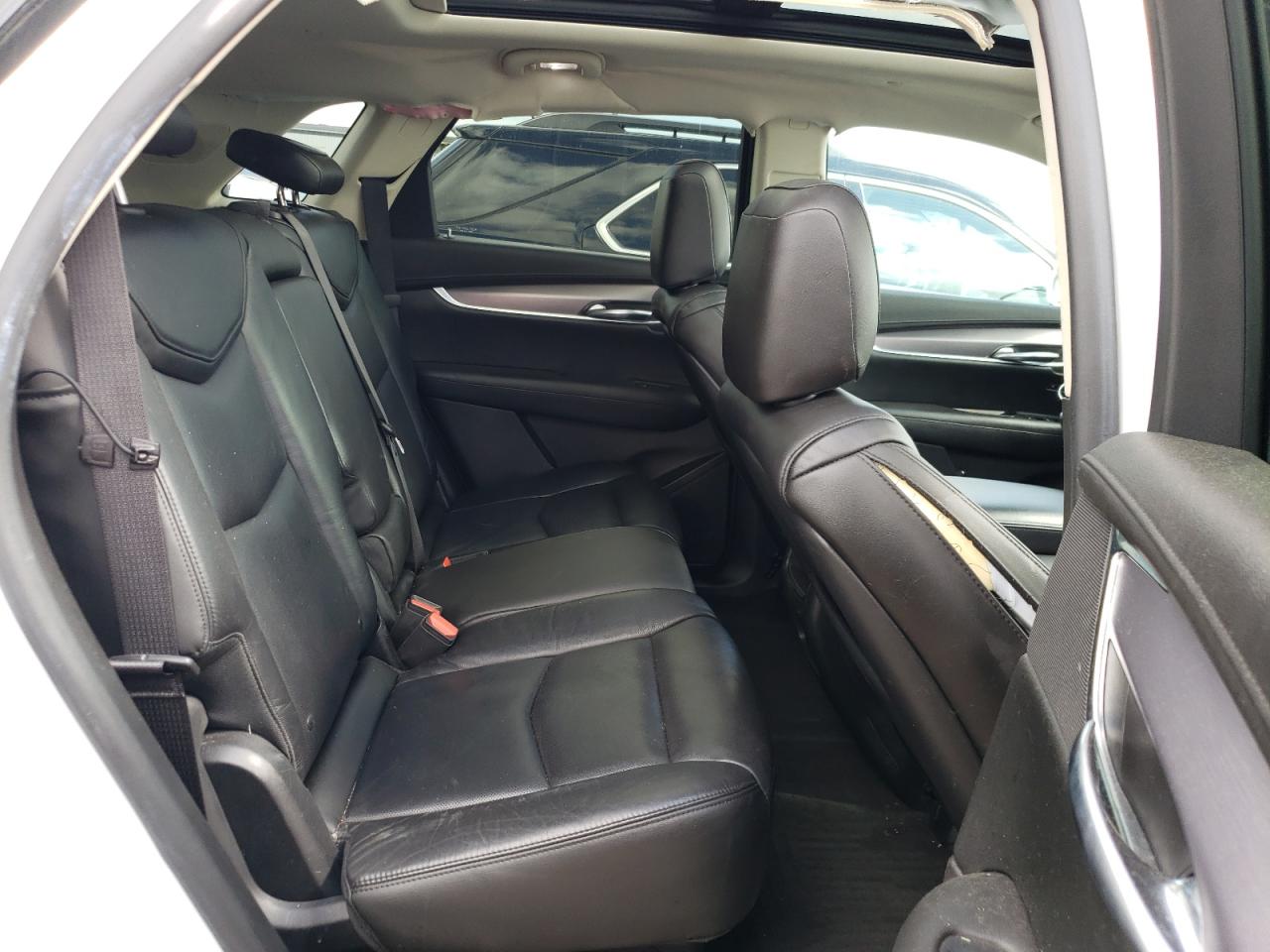 1GYKNDRS9HZ182014 2017 Cadillac Xt5 Luxury