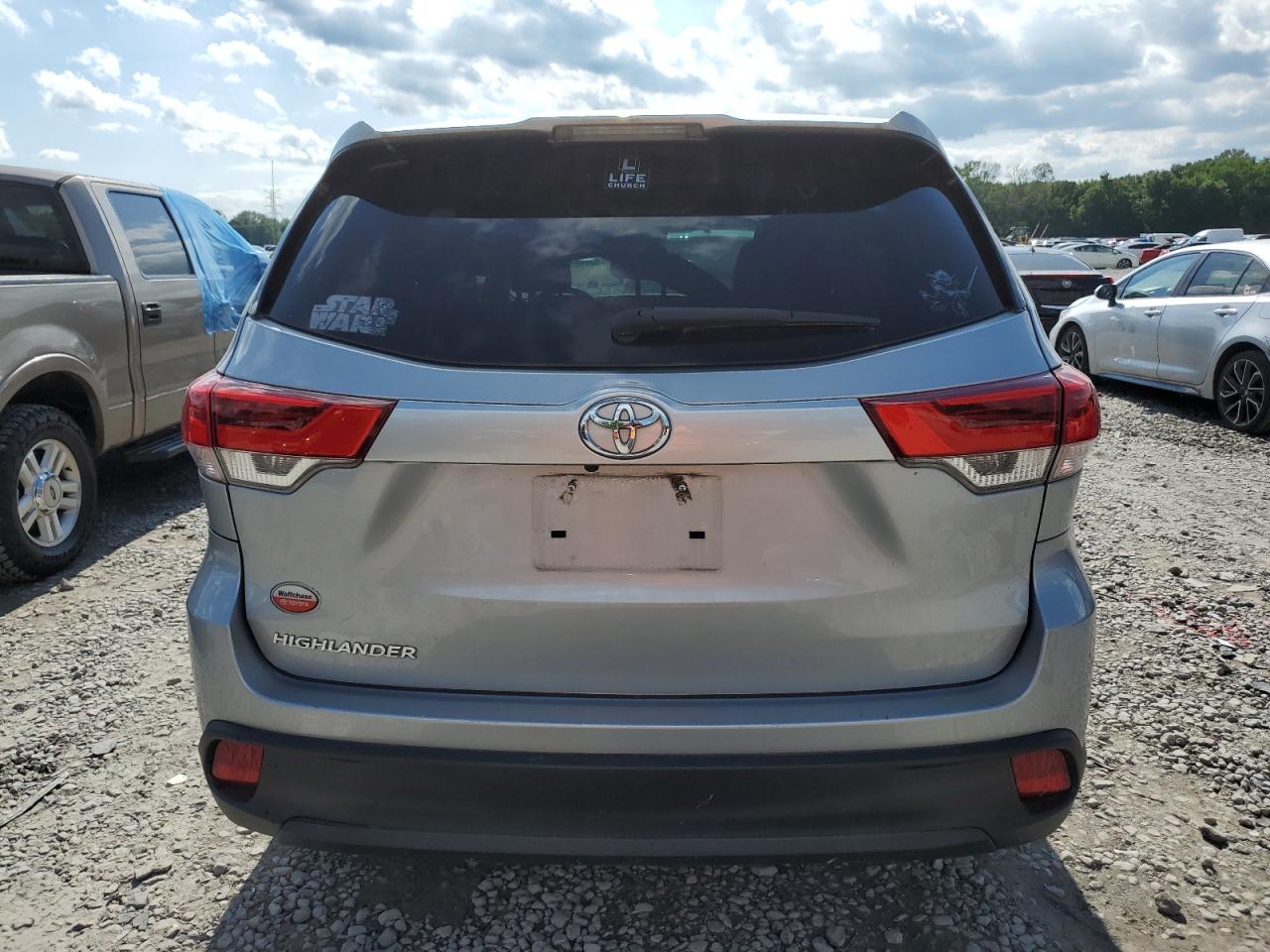 5TDZZRFH1JS267113 2018 Toyota Highlander Le