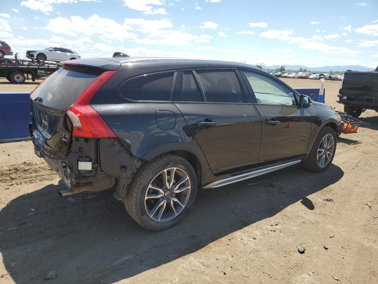 YV440MWK8J2055607 2018 Volvo V60 Cross Country Premier