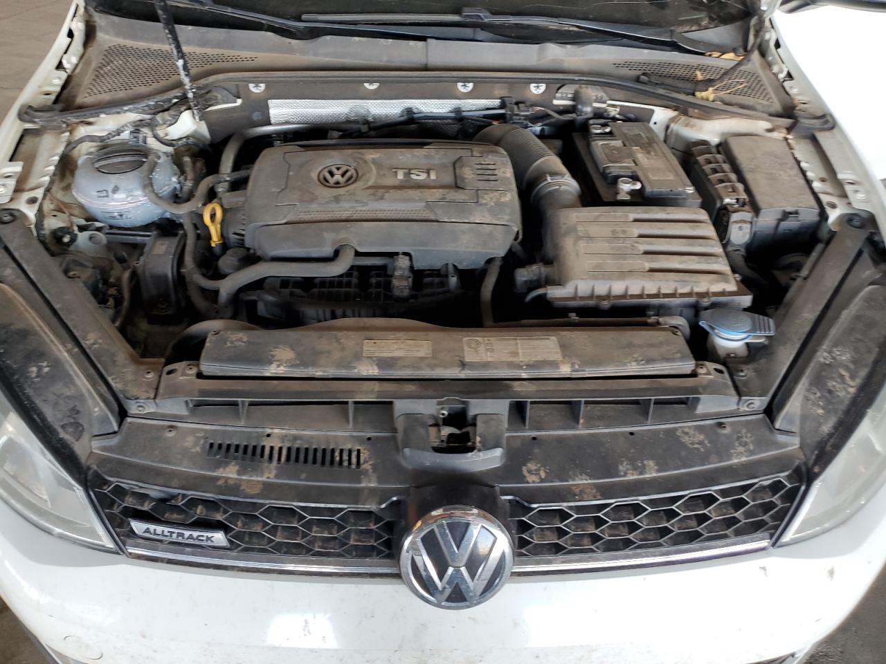 3VWH17AU7HM525928 2017 Volkswagen Golf Alltrack S