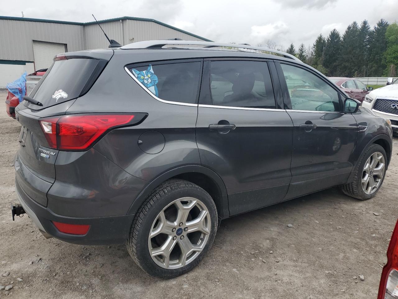 1FMCU9J94KUA24750 2019 Ford Escape Titanium