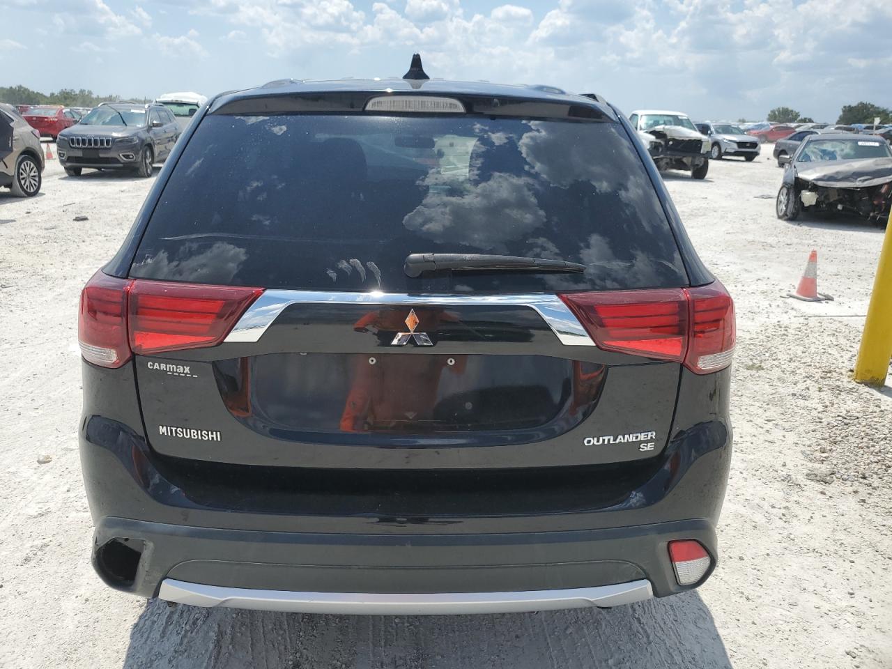 JA4AD3A36HZ025781 2017 Mitsubishi Outlander Se