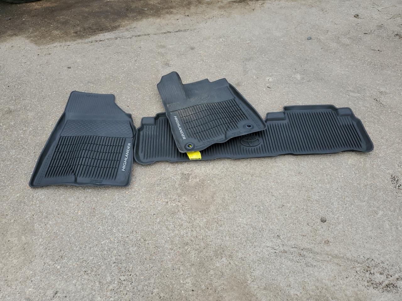 5TDJZRFHXKS619071 2019 Toyota Highlander Se