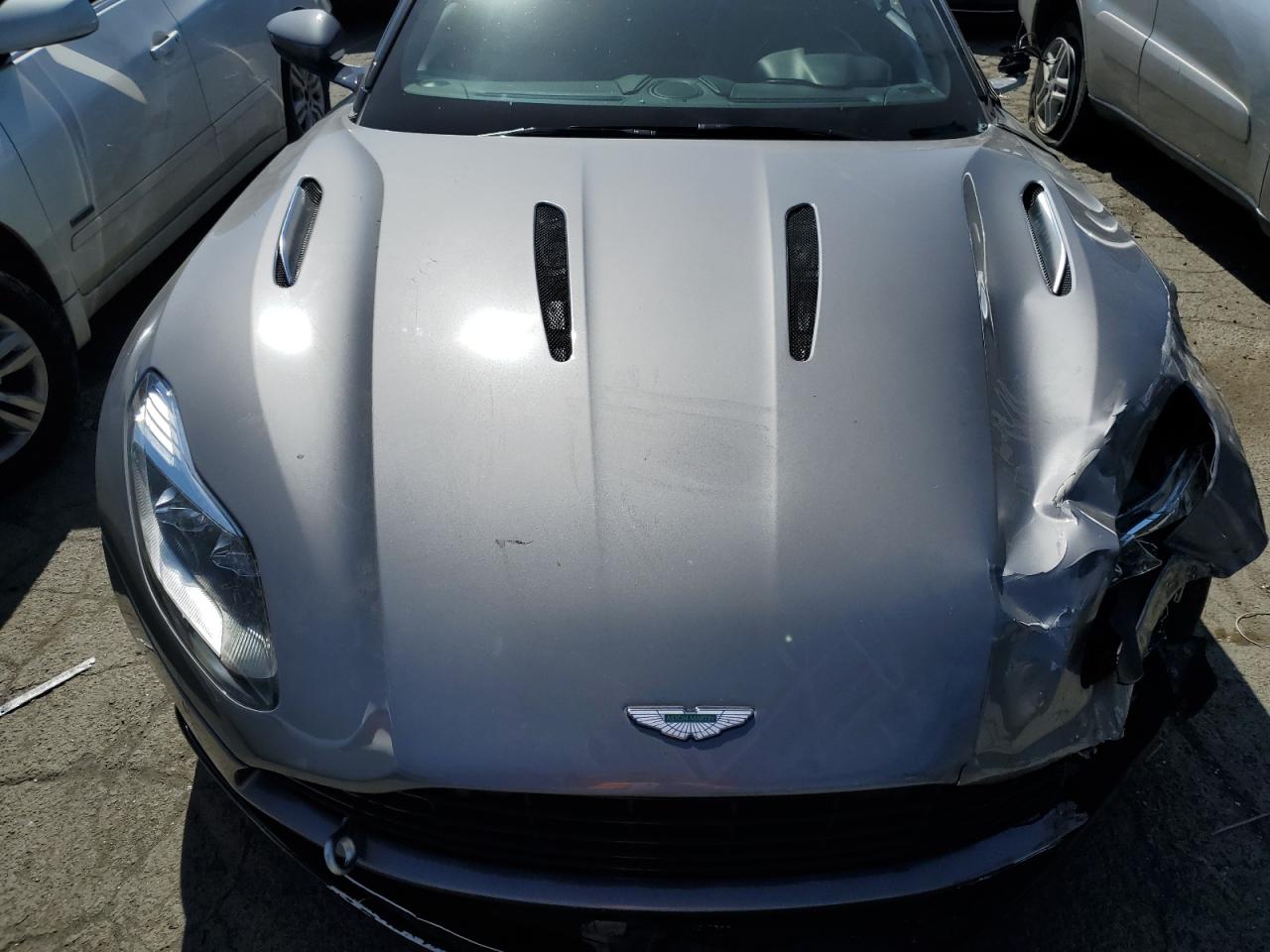 SCFRMFAV4JGL03379 2018 Aston Martin Db11