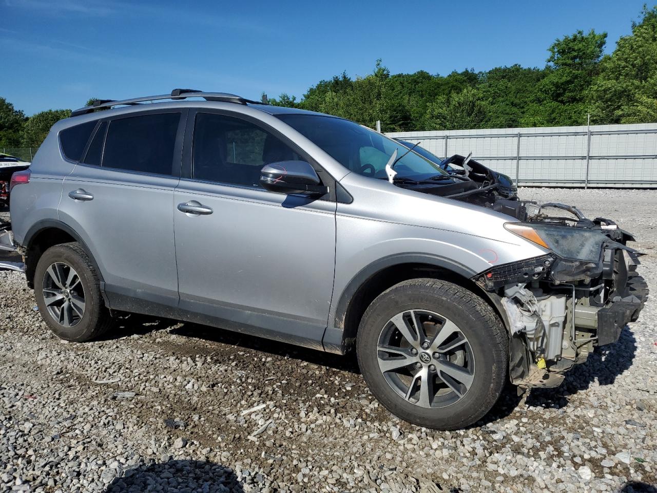 2T3WFREV9HW336125 2017 Toyota Rav4 Xle