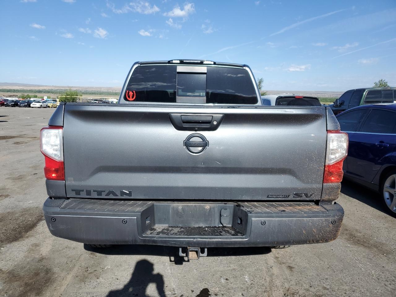 1N6AA1E69JN528769 2018 Nissan Titan Sv