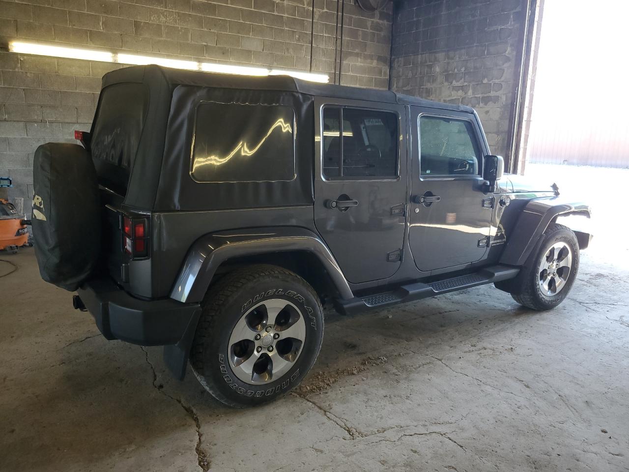 1C4BJWEG6HL615869 2017 Jeep Wrangler Unlimited Sahara