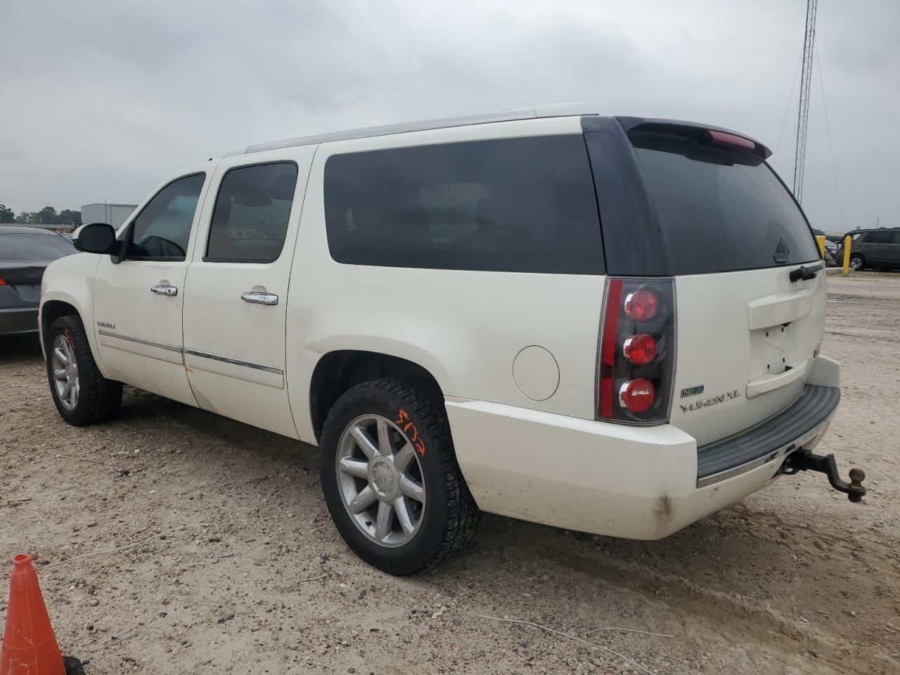 1GKS1MEF1BR173829 2011 GMC Yukon Xl Denali