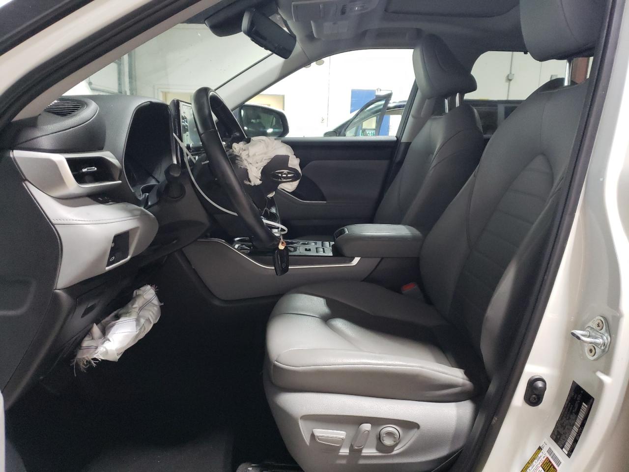 5TDGZRBH7MS533915 2021 Toyota Highlander Xle