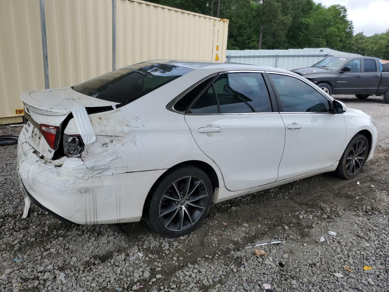 4T1BF1FK0GU588101 2016 Toyota Camry Le