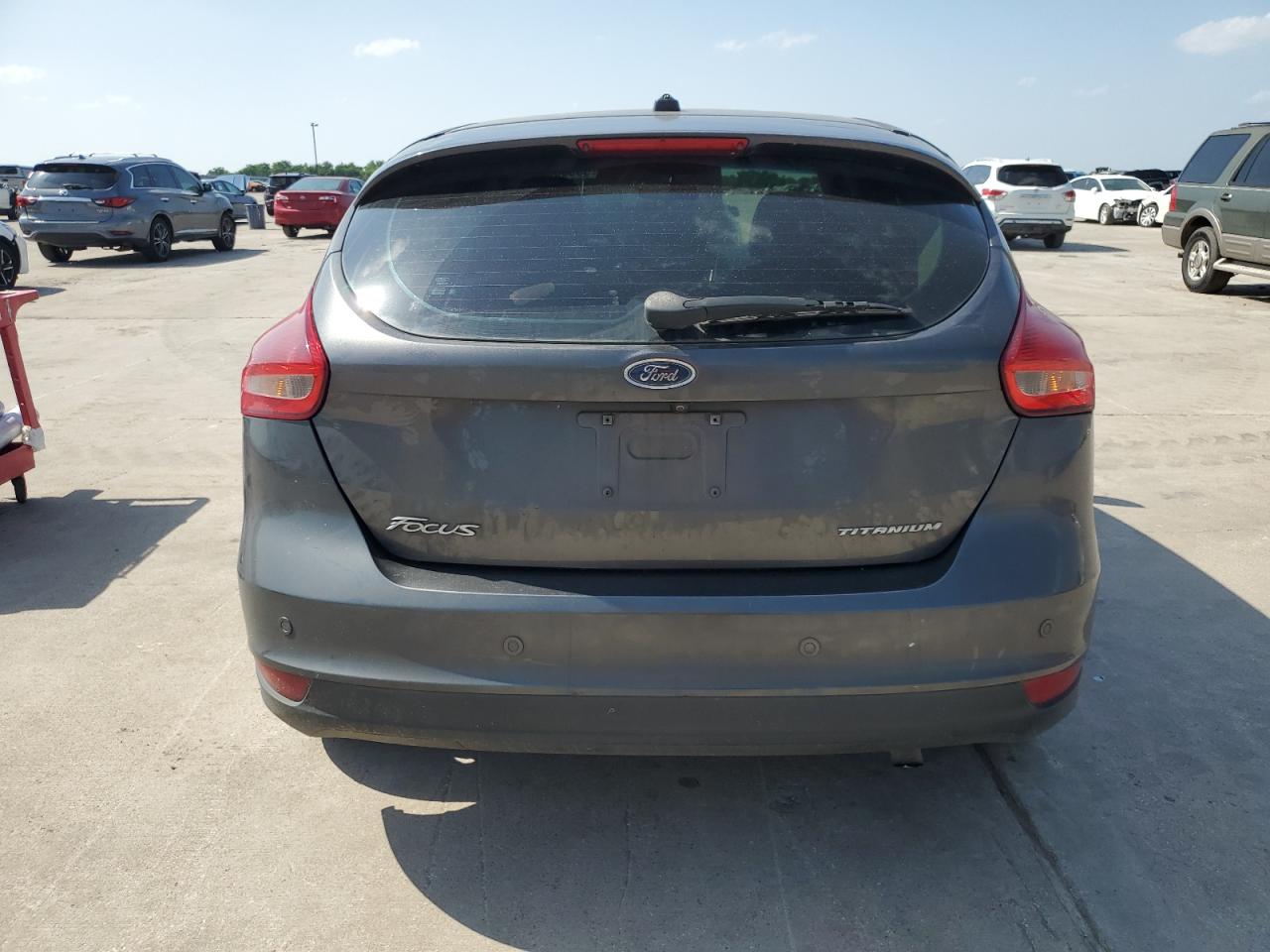 1FADP3N21JL233092 2018 Ford Focus Titanium