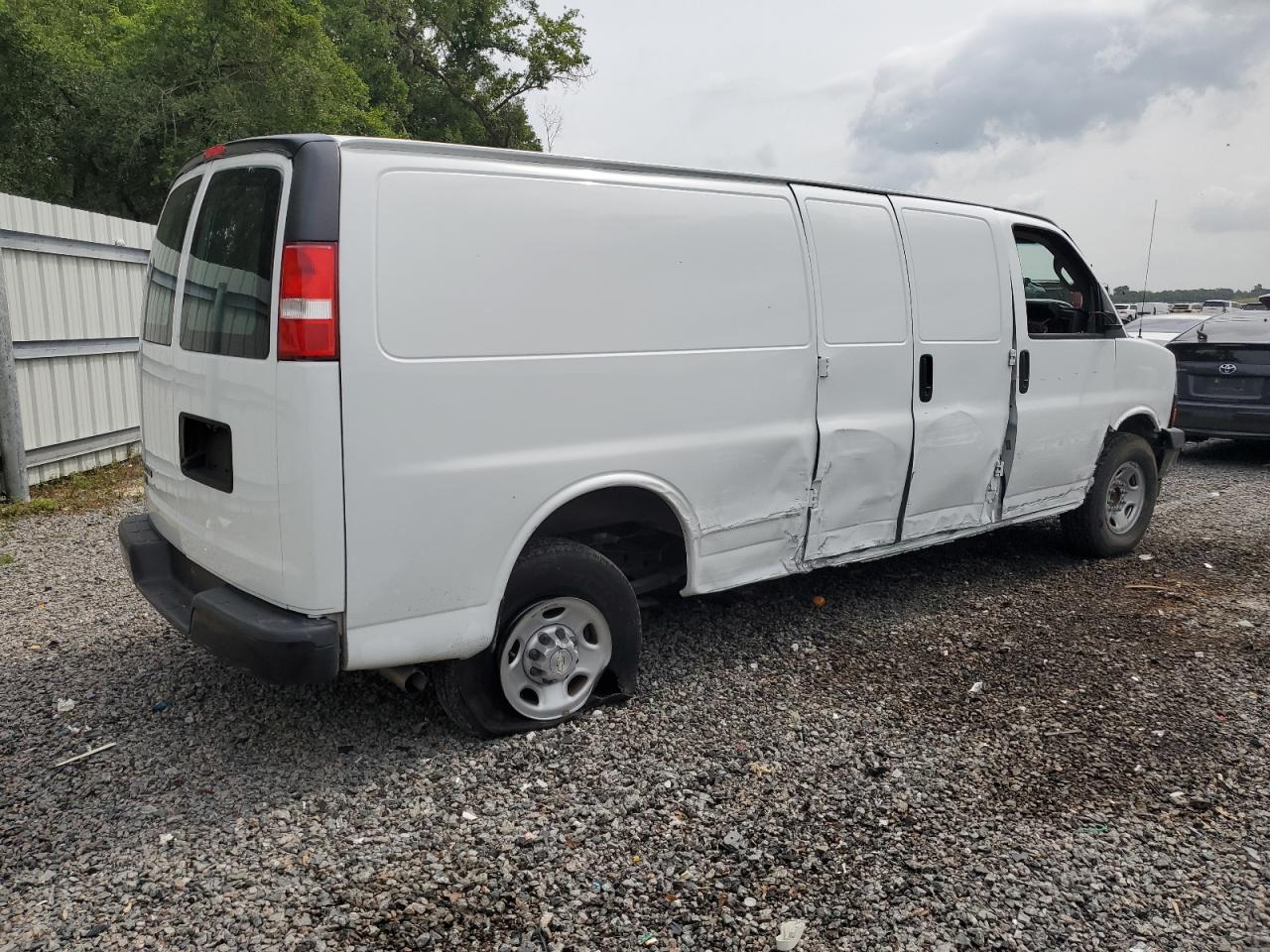 1GCWGBFP0M1154214 2021 Chevrolet Express G2500