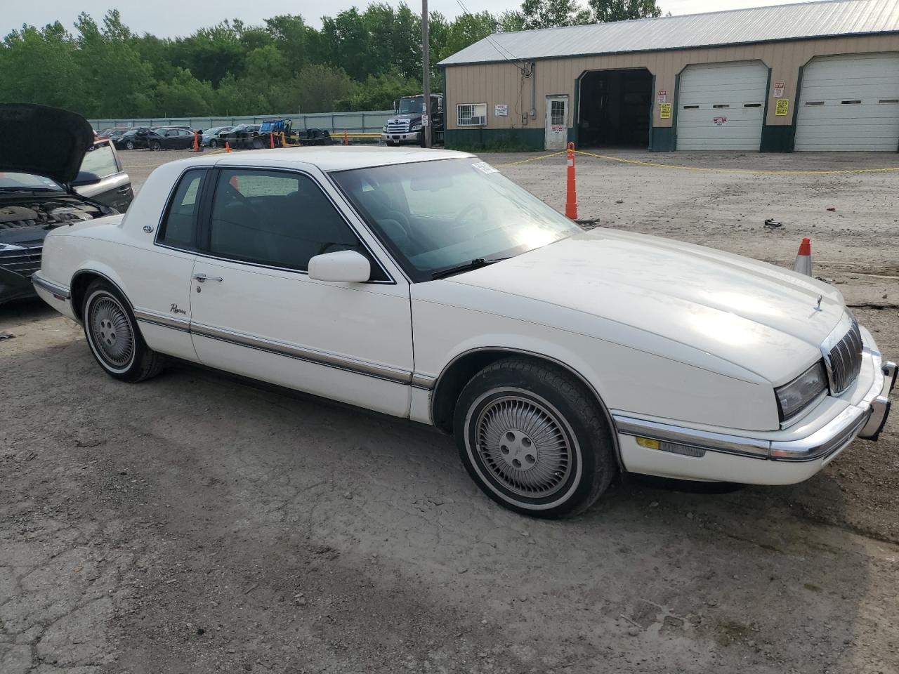 1G4EZ13L7NU409390 1992 Buick Riviera