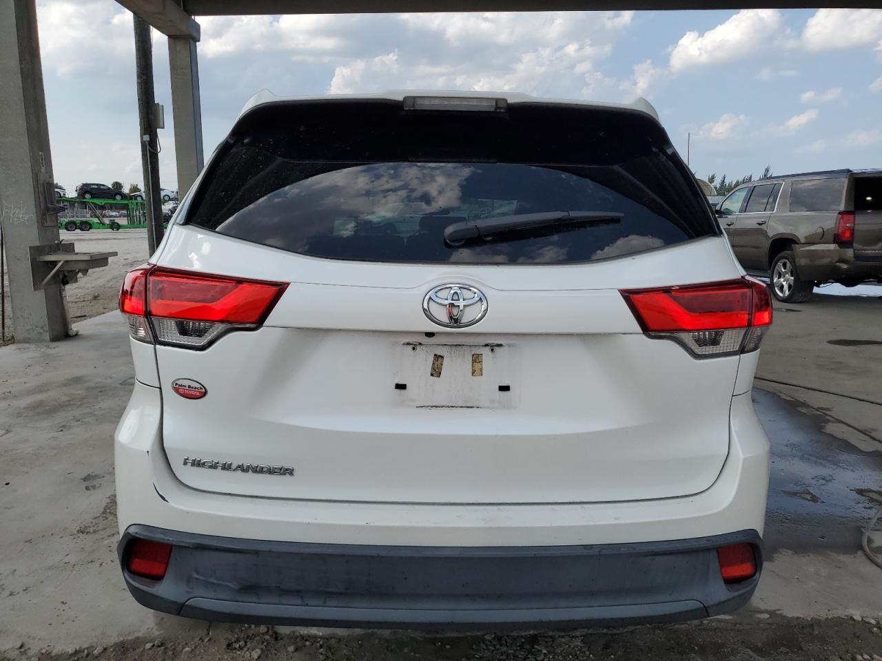 5TDZARFH7HS031521 2017 Toyota Highlander Le