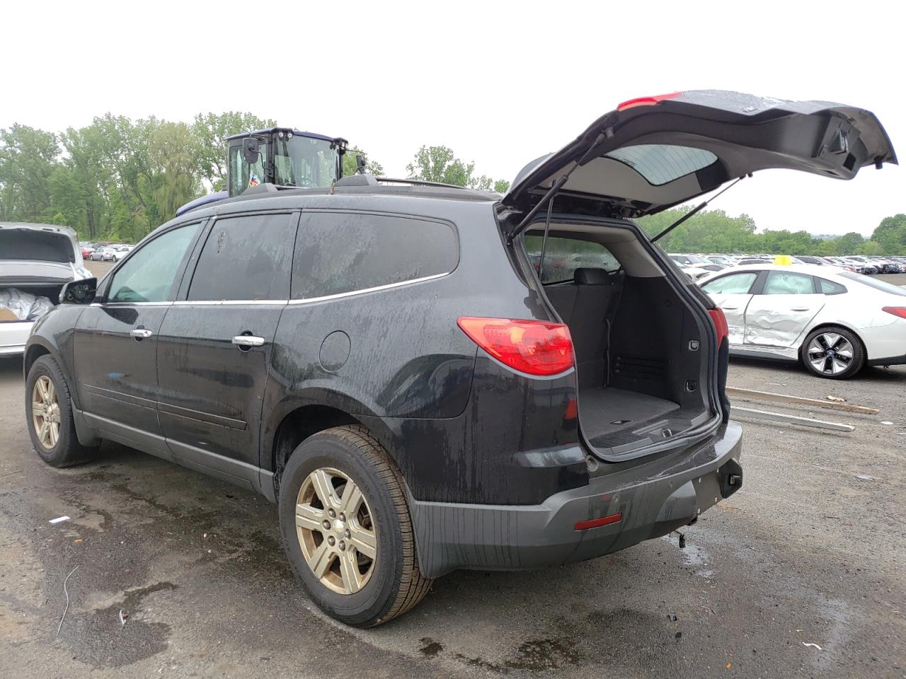 1GNKVJED3BJ308392 2011 Chevrolet Traverse Lt