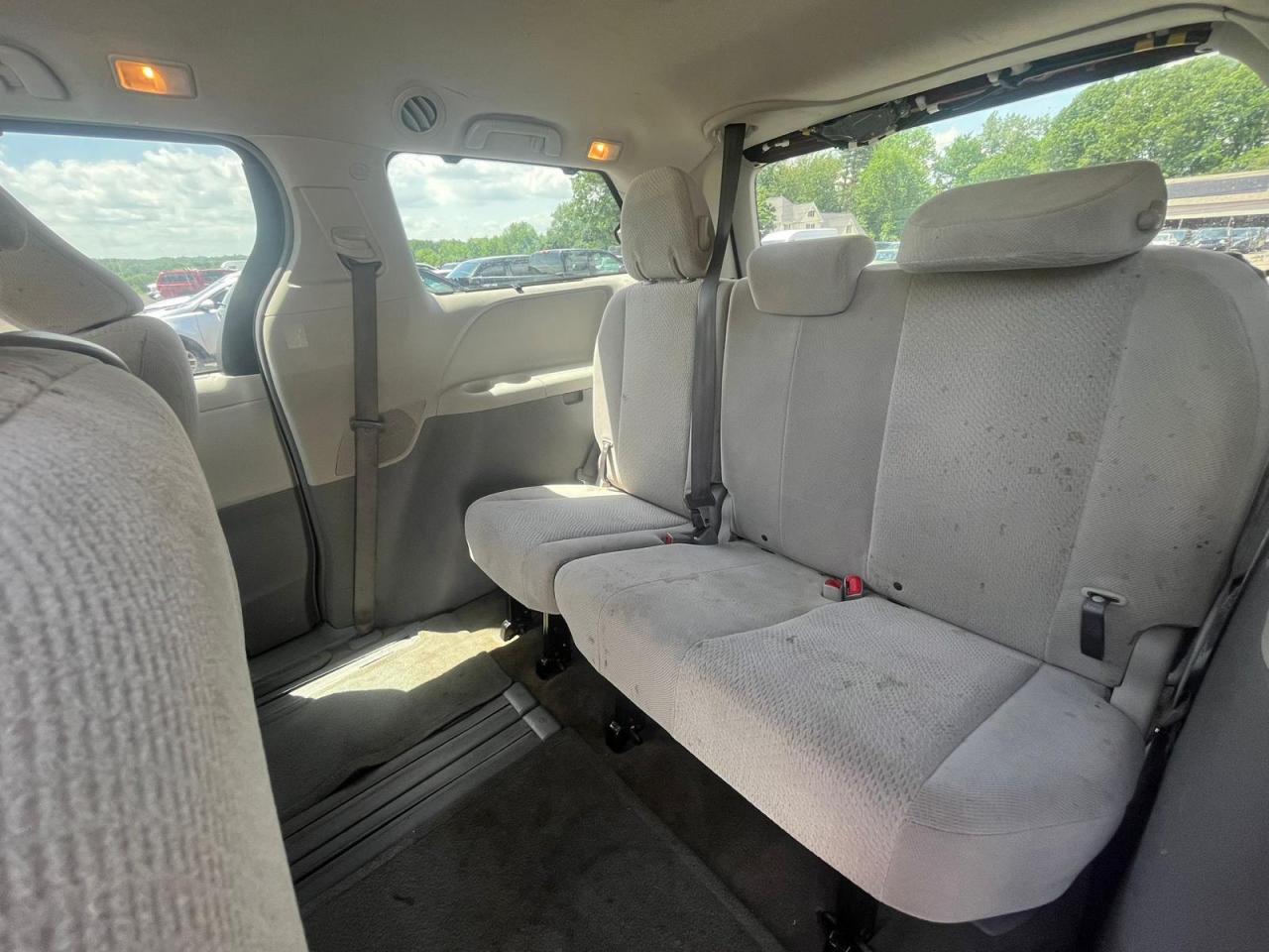 5TDKK3DC6BS114643 2011 Toyota Sienna Le