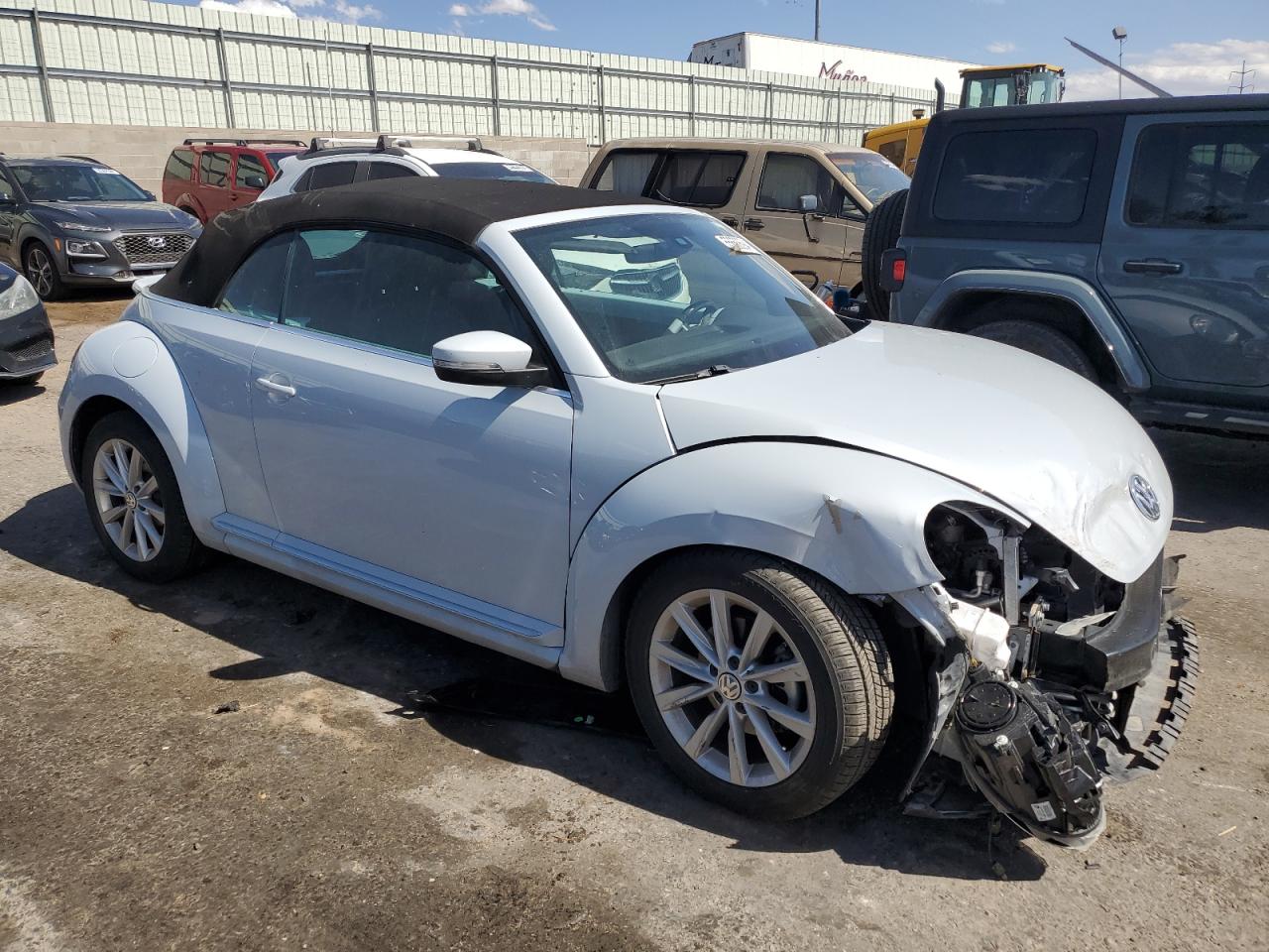 3VW5DAAT7JM502251 2018 Volkswagen Beetle S