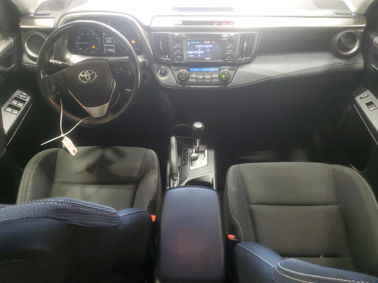 JTMRFREV8HJ173415 2017 Toyota Rav4 Xle