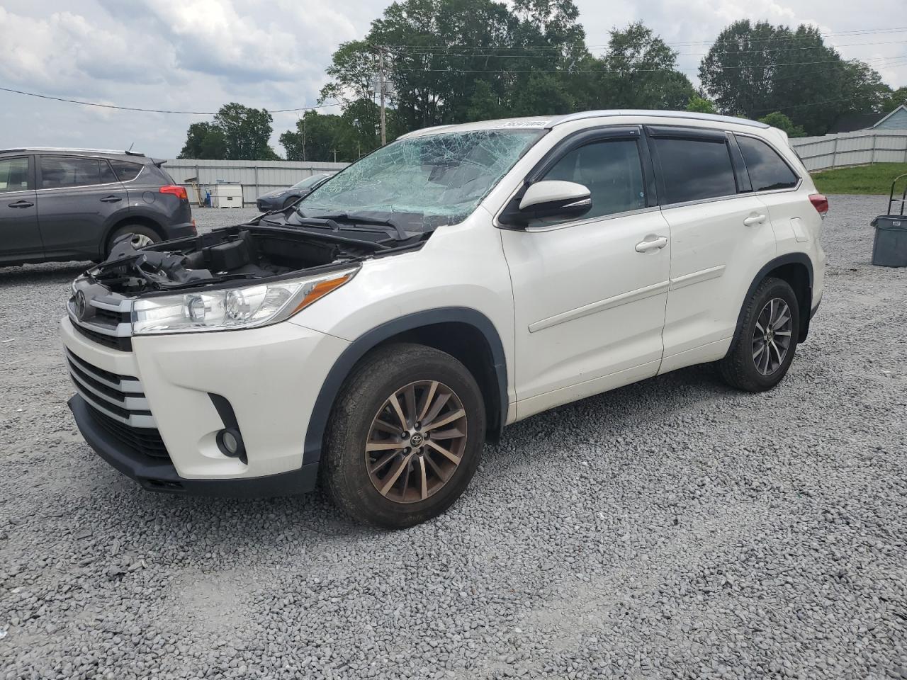 5TDJZRFH6JS822344 2018 Toyota Highlander Se