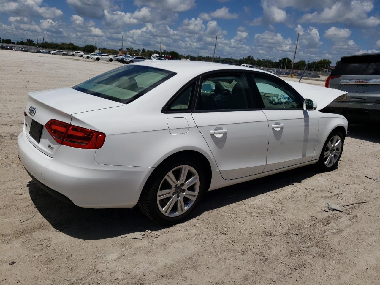 WAUAFAFL1BN027768 2011 Audi A4 Premium