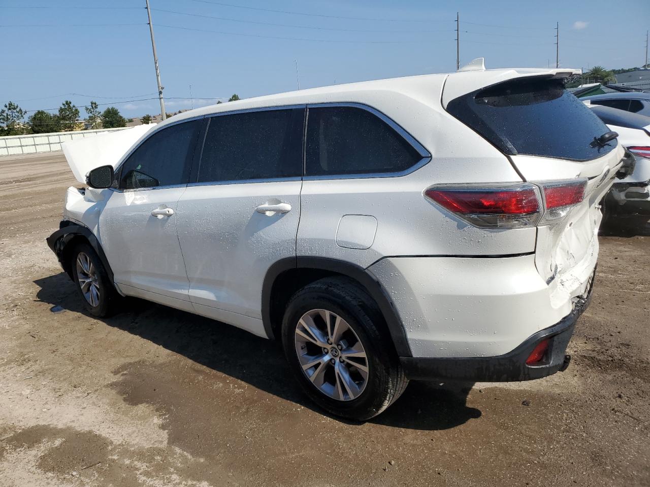 5TDZKRFHXGS153074 2016 Toyota Highlander Le