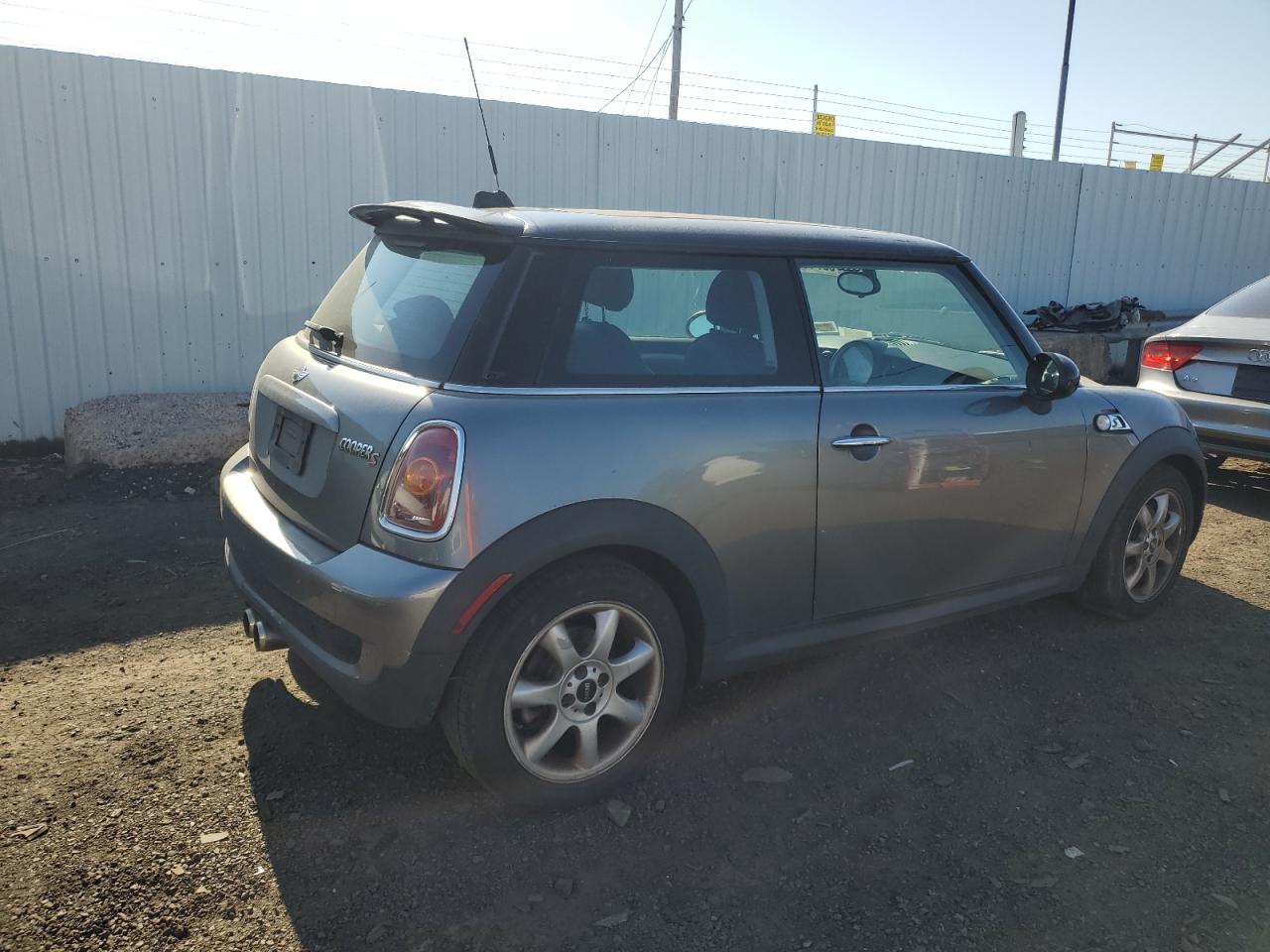 WMWMF7C53ATZ68977 2010 Mini Cooper S