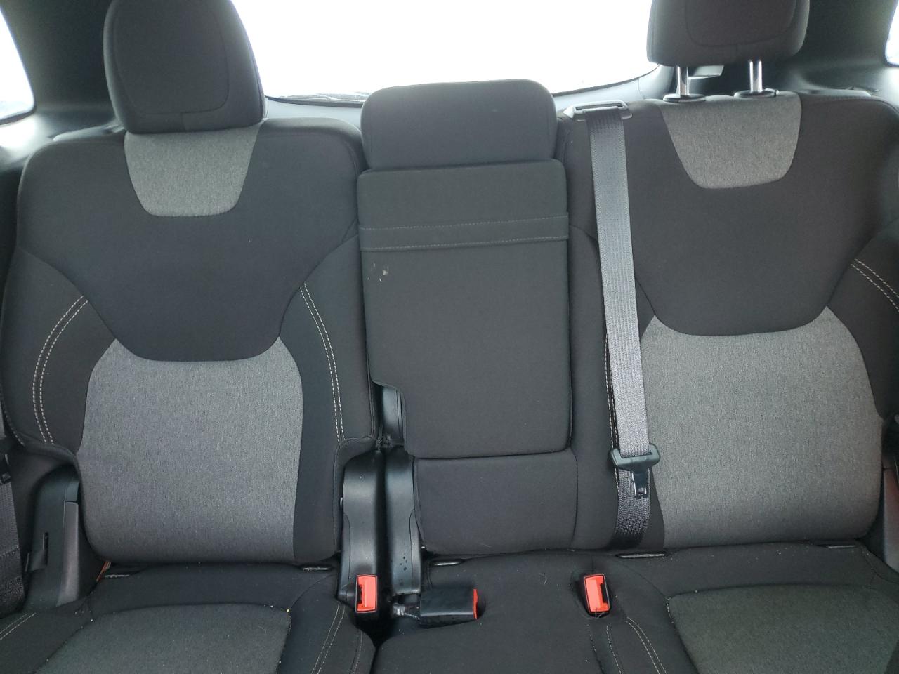 1C4PJLAB4FW732084 2015 Jeep Cherokee Sport