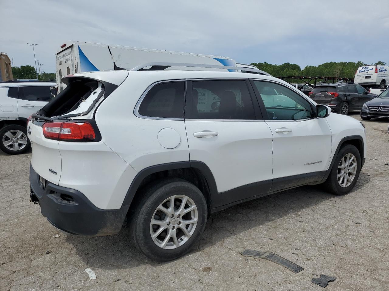 2016 Jeep Cherokee Latitude vin: 1C4PJMCS9GW295994