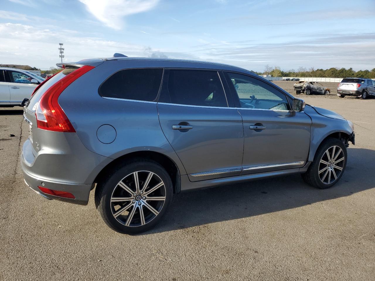 Lot #2962483919 2017 VOLVO XC60 T6 IN