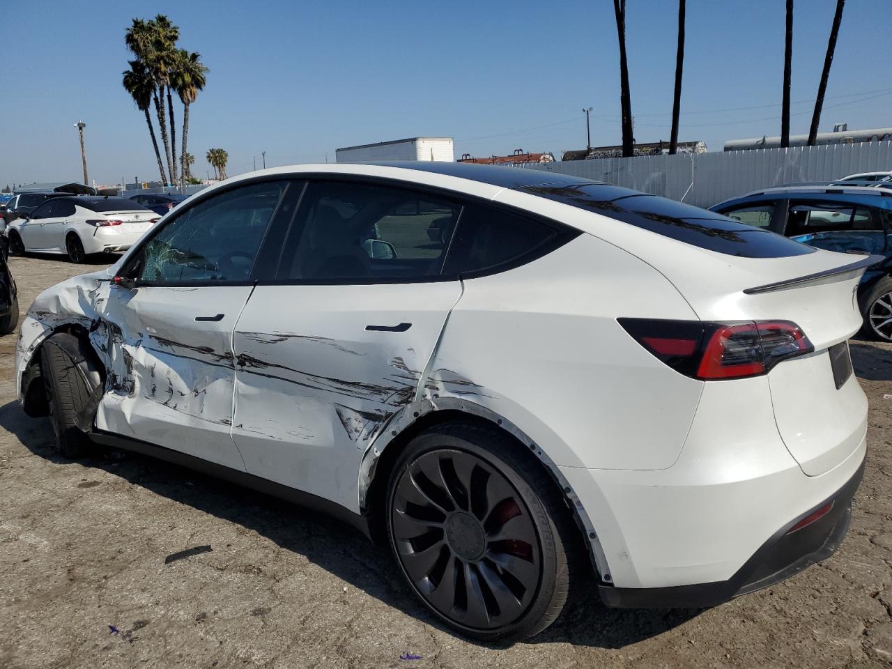 7SAYGDEF8PF811644 2023 Tesla Model Y