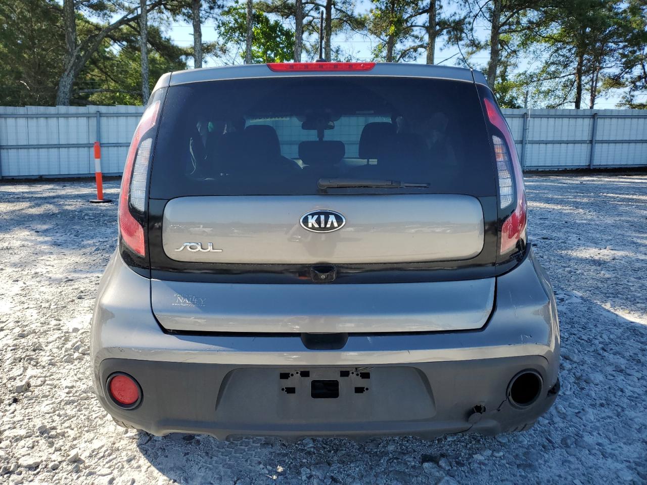 KNDJN2A28J7574825 2018 Kia Soul