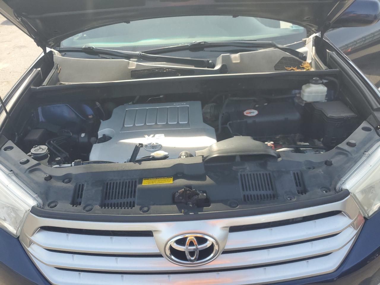 5TDBK3EH3CS128009 2012 Toyota Highlander Base