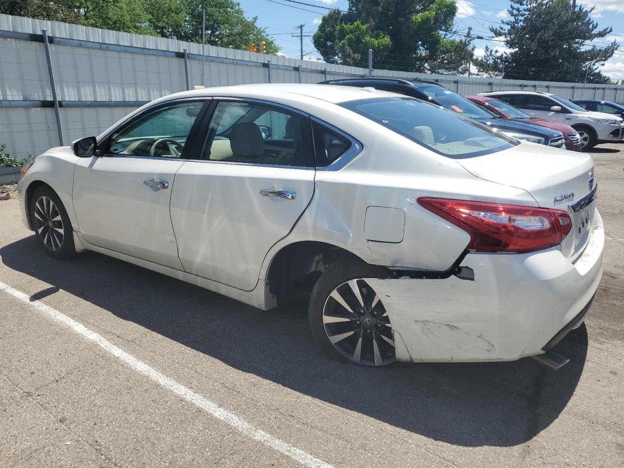 1N4AL3AP1GC275903 2016 Nissan Altima 2.5