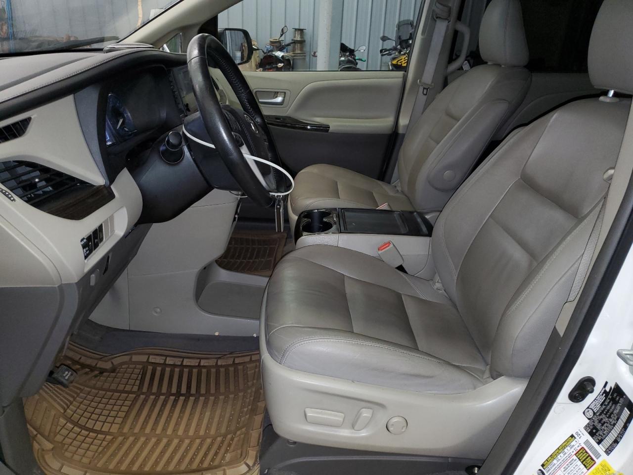 5TDYK3DC3FS573919 2015 Toyota Sienna Xle