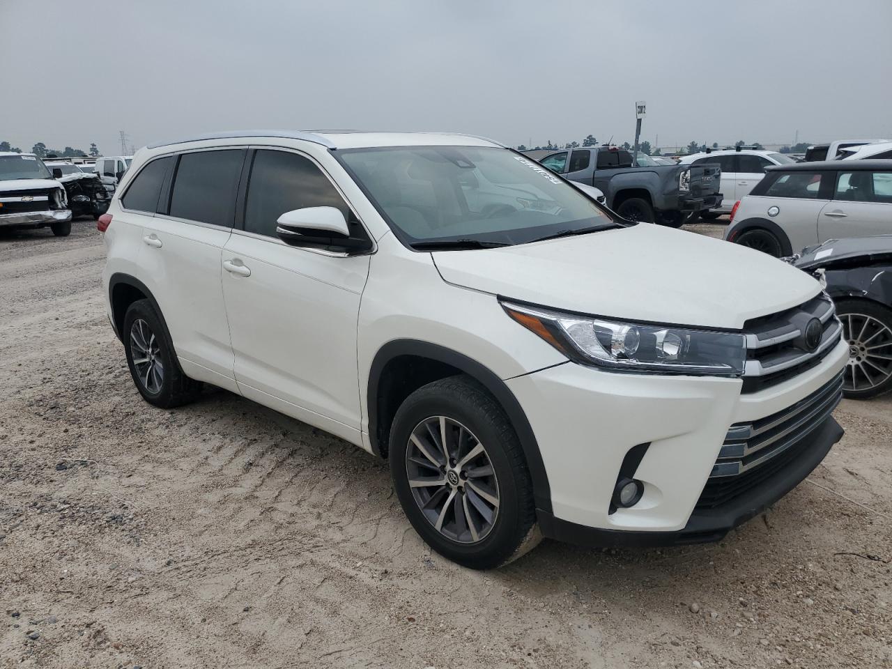 5TDKZRFH0JS538969 2018 Toyota Highlander Se