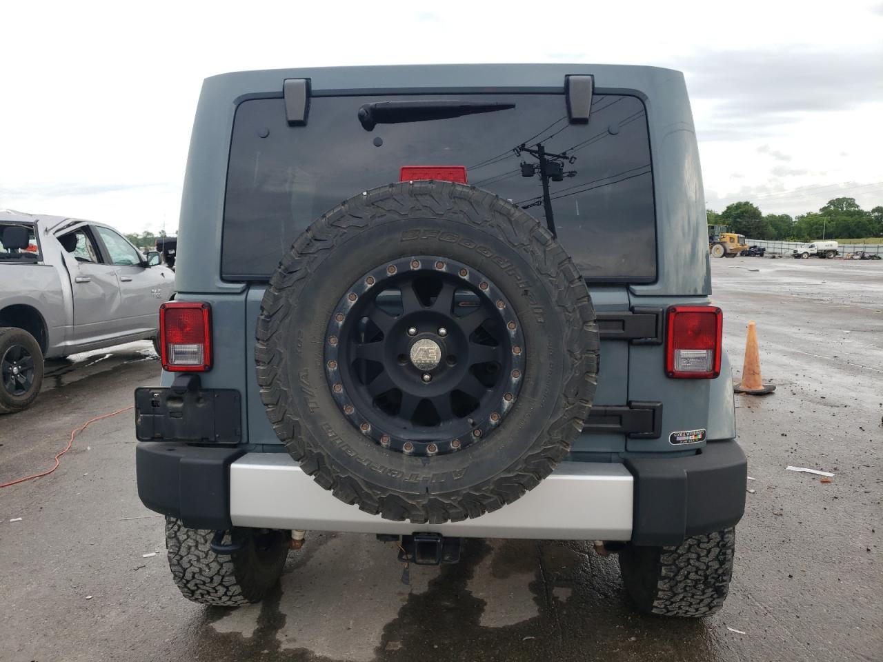 1C4BJWEG1EL266227 2014 Jeep Wrangler Unlimited Sahara