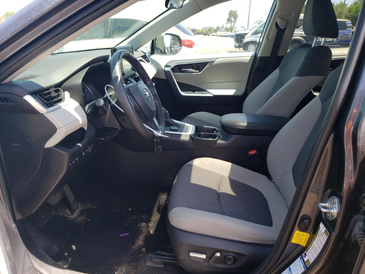 4T3R6RFV1MU008185 2021 Toyota Rav4 Xle