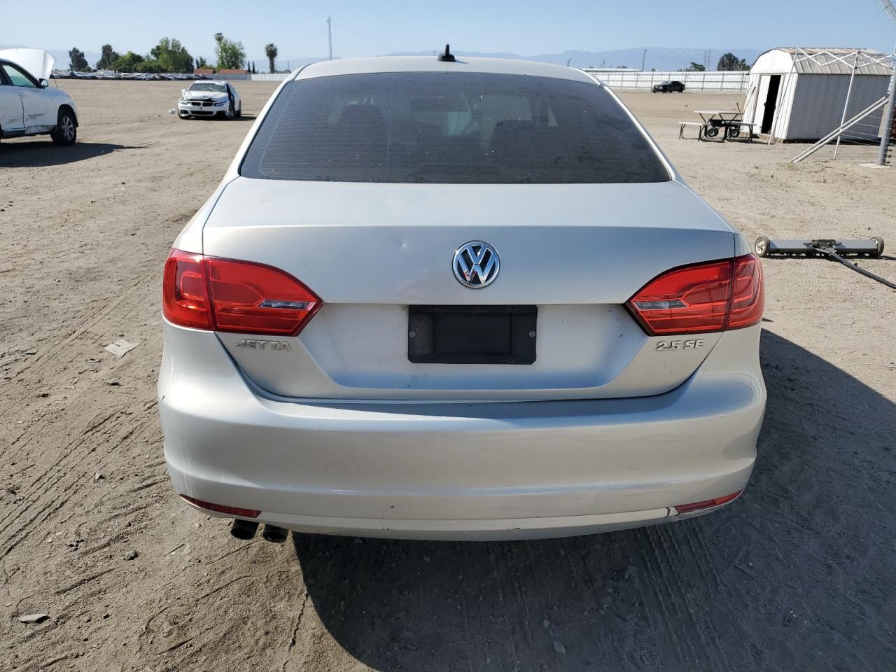 3VWDZ7AJ2BM329237 2011 Volkswagen Jetta Se