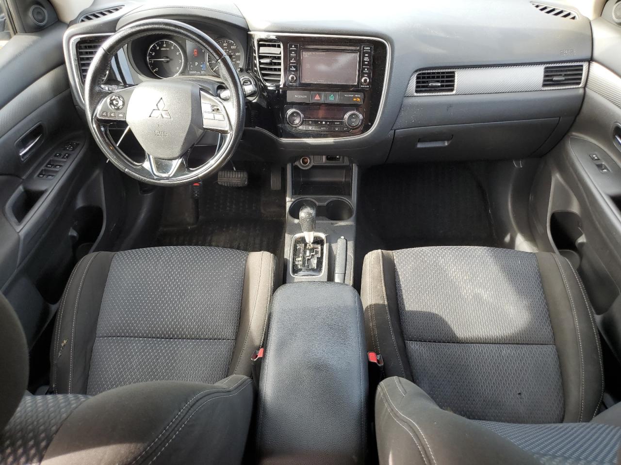 JA4AD3A34GZ052900 2016 Mitsubishi Outlander Se