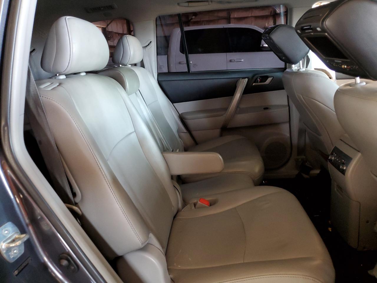 5TDZA3EHXCS031018 2012 Toyota Highlander Base