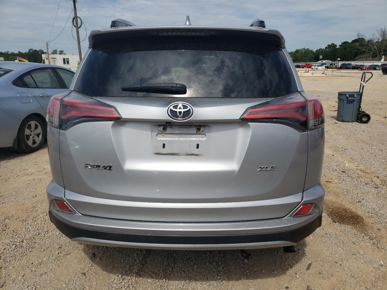 2T3WFREV4HW334959 2017 Toyota Rav4 Xle