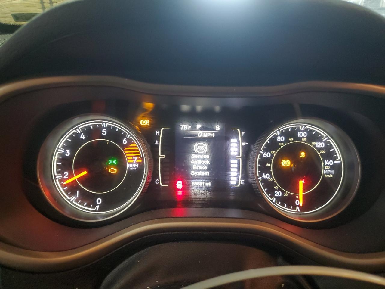 1C4PJLCB1JD596482 2018 Jeep Cherokee Latitude