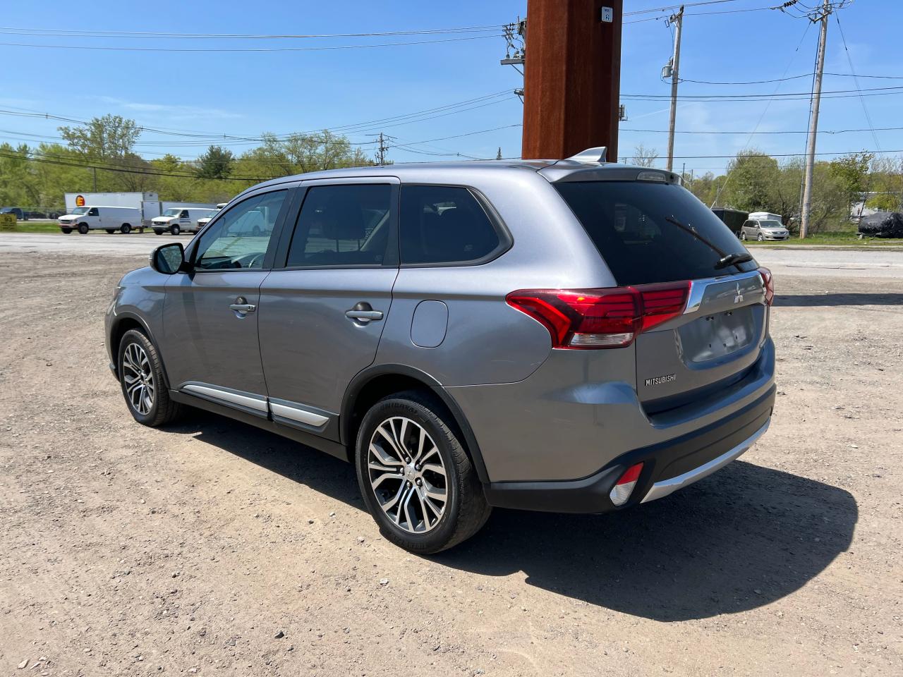 JA4AZ3A39JJ003375 2018 Mitsubishi Outlander Se