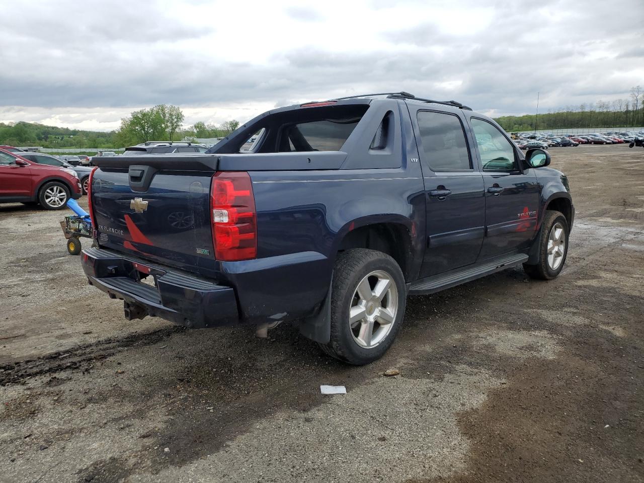 3GNTKFE3XBG105325 2011 Chevrolet Avalanche Lt