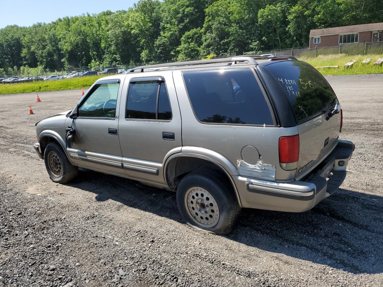 1GNDT13WXW2246928 1998 Chevrolet Blazer