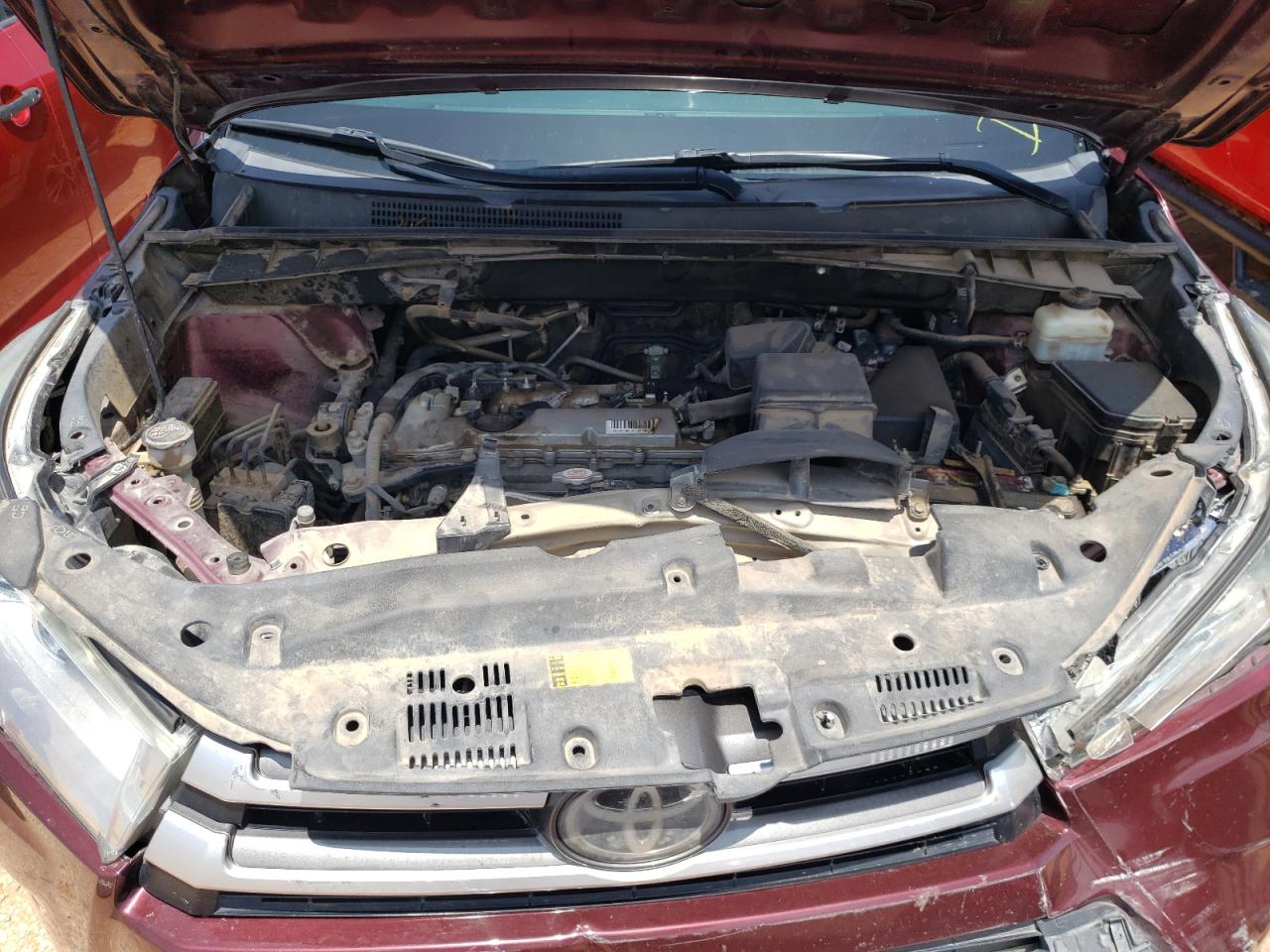 5TDZARFH8JS036233 2018 Toyota Highlander Le