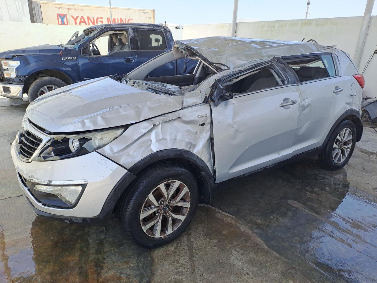 U5YPB81A1GL683207 Auction: COPART UAE Lot: 55237114 Location: HALBAN - THE SULTANATE OF OMAN U5YPB81A1GL683207 KIA SPORTAGE 2016 SILVER Photo 2